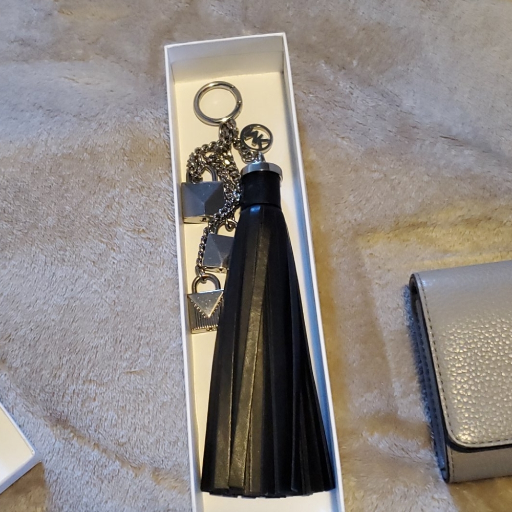 Purse - Picture 3 of 8
